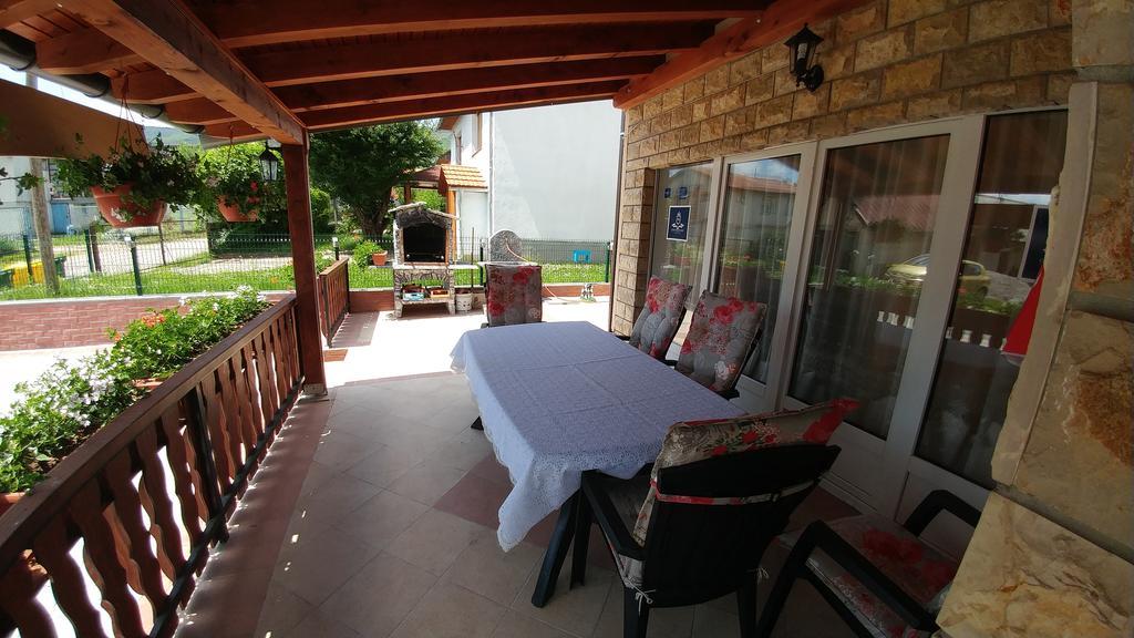 Guest House Mijic Korenica Exteriér fotografie