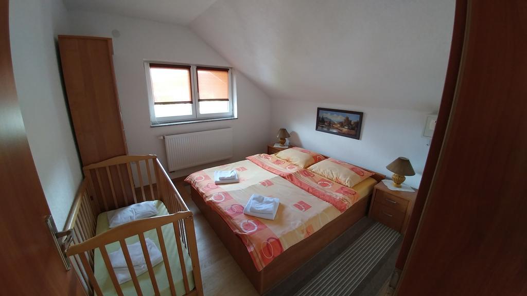 Guest House Mijic Korenica Exteriér fotografie
