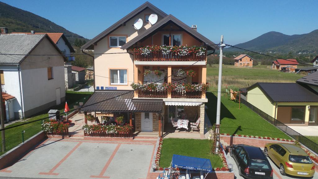 Guest House Mijic Korenica Exteriér fotografie