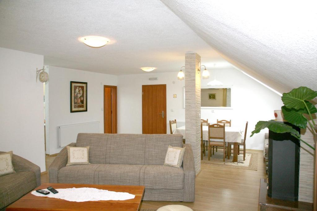 Guest House Mijic Korenica Pokoj fotografie